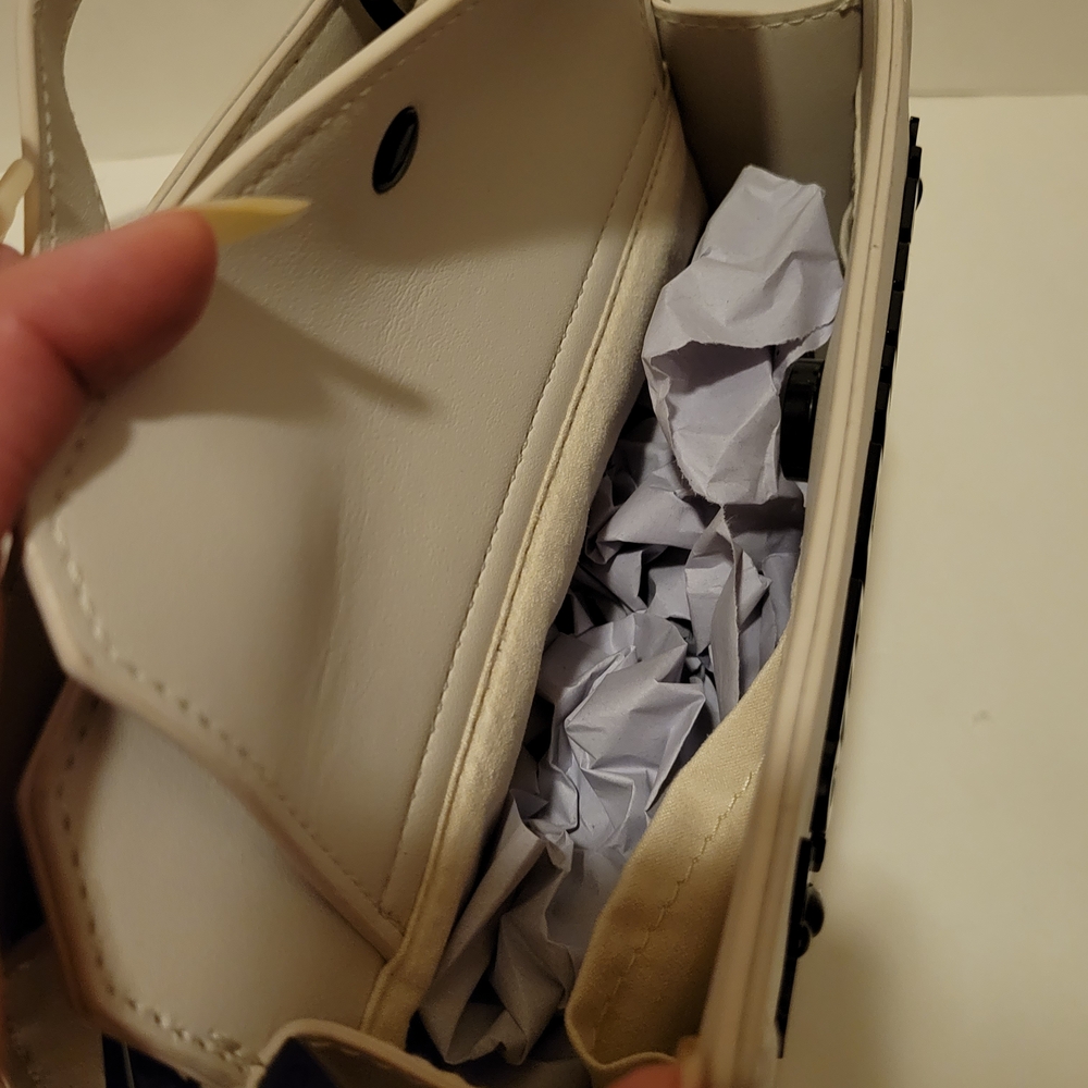 Steve Madden White Handbag with Matching Pouch - Picture 8 of 16